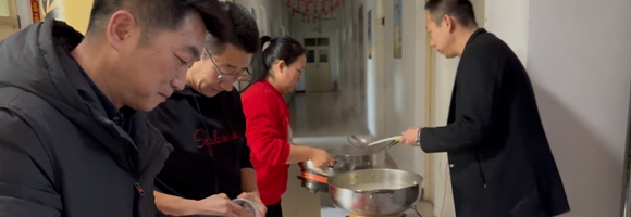 今日元宵佳节，公司举办“送温暖，庆团圆”元宵主题活动！